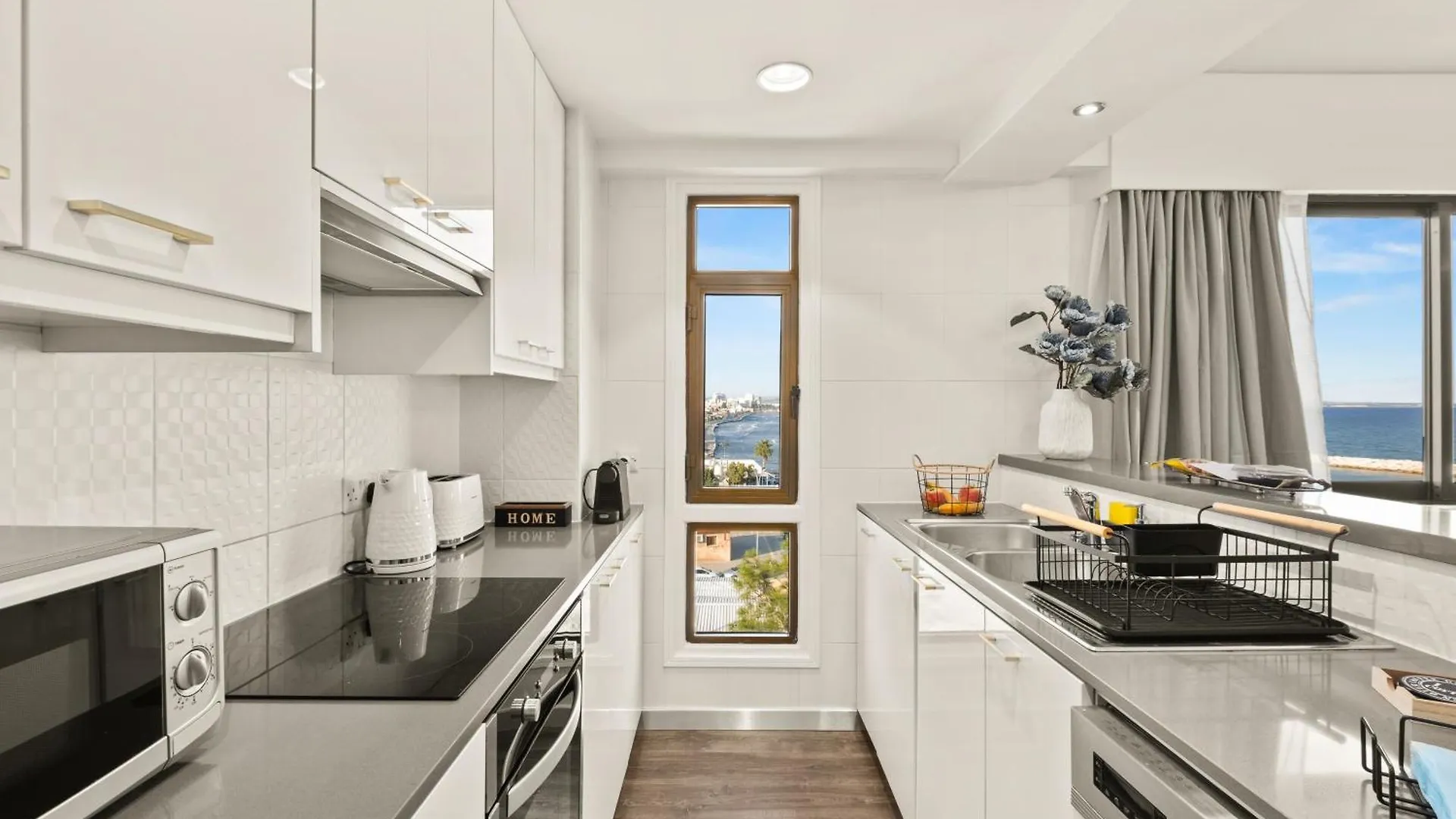 Lazuli Sea View Beachfront Ap 254 Larnaca