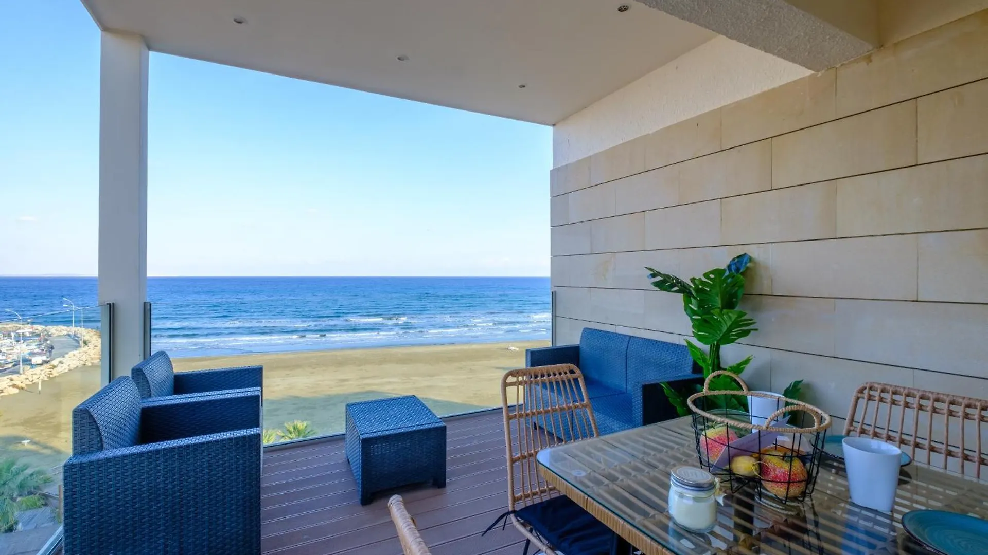 Lazuli Sea View Beachfront Ap 254 ラルナカ アパート